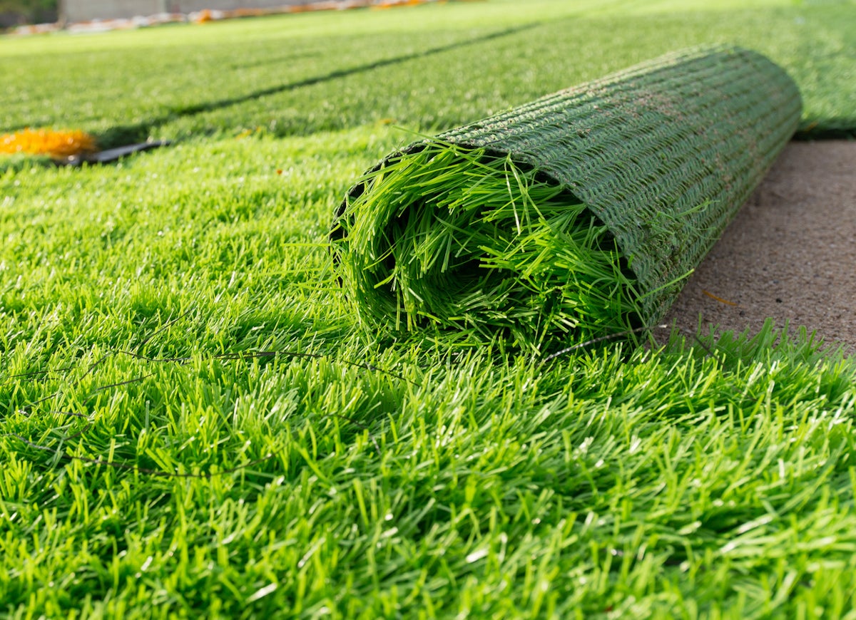 4 Tips to Hire Artificial Grass Installation and Stump Removal Services